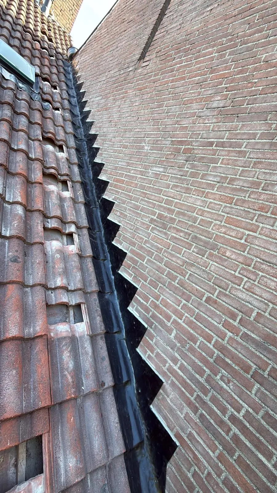 Loodslabben in de gevel