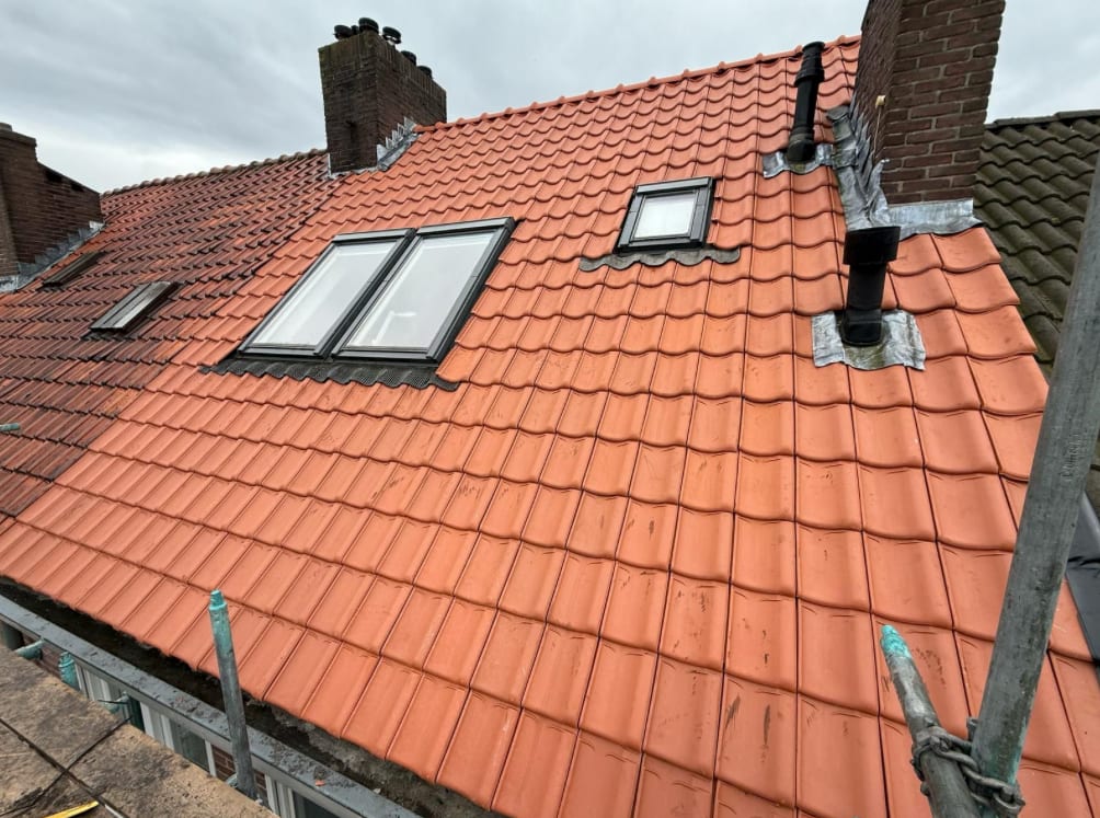 Nieuw pannendak met dakramen